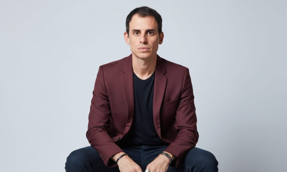 Capa da matéria Cantor Leonardo Tiago